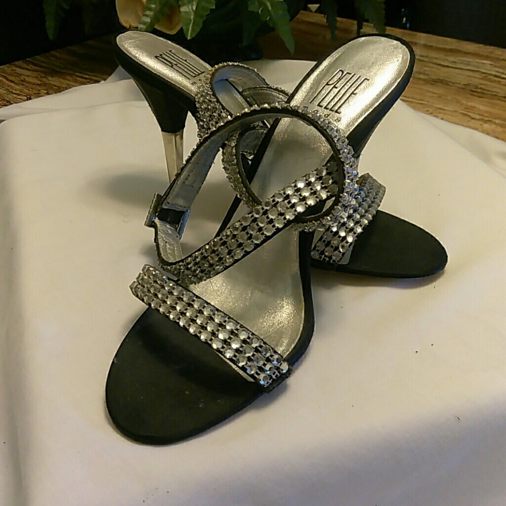 Pelle Moda Ladies Strappy Sandals